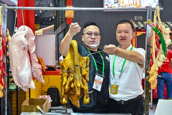 星速优配平台 澄海狮头鹅亮相成都农博会，“世界鹅王”掘金川渝市场